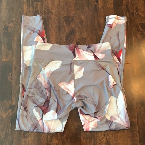 EUC Fabletics gray floral leggings, size medium - Picture 2 of 3